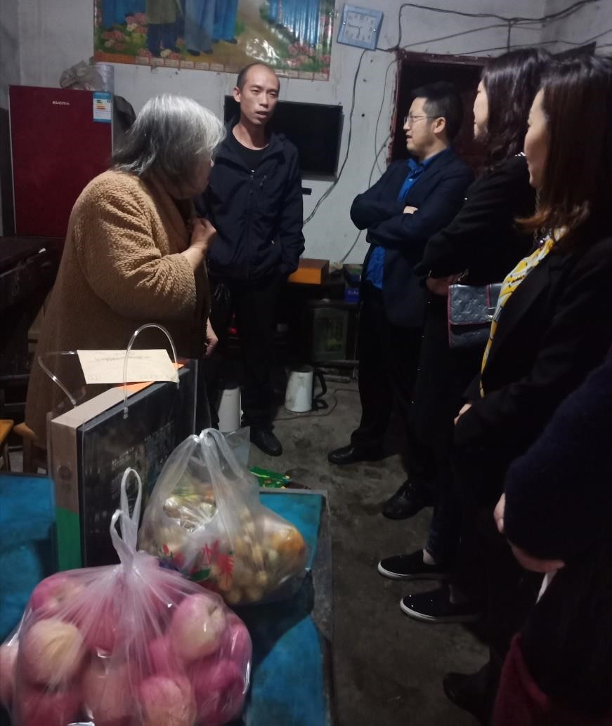 看望慰问困难员工，深切关怀暖人心